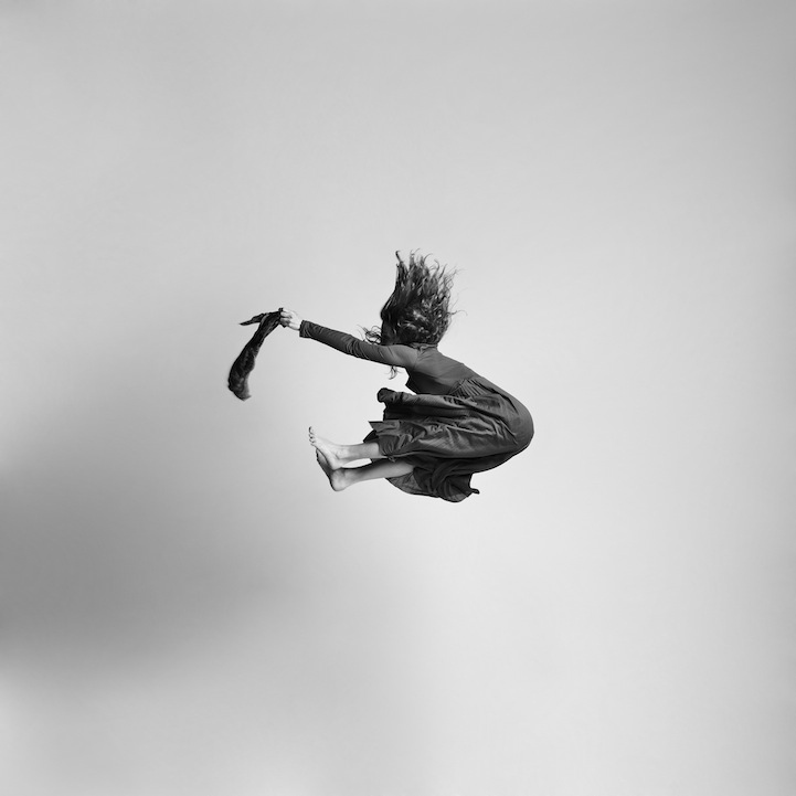 человек в прыжке томаса януска