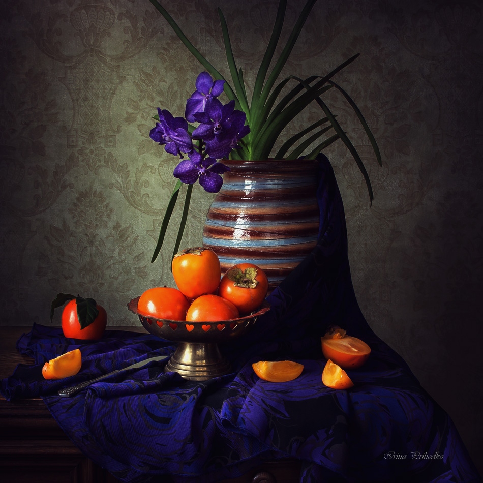 Натюрморт с орхидеей ванда и хурмой | Фотограф Ирина Приходько | foto.by фото.бай