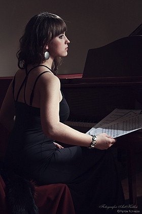 девушка и рояль | Фотограф Артём Котляров | foto.by фото.бай