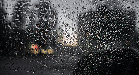 Капли дождя на окне | Фотограф Александр Минич | foto.by фото.бай