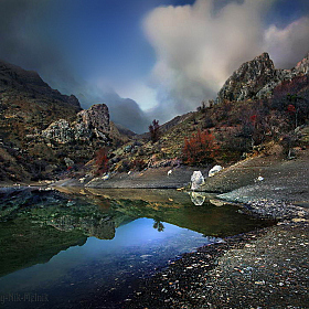 Изумрудное озерцо под склонами живописных гор | Фотограф Сергей Мельник | foto.by фото.бай