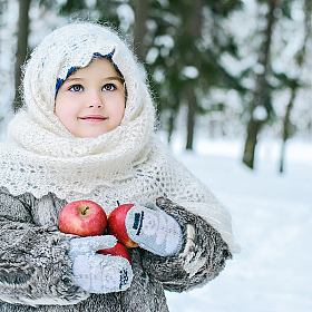 фотограф Анна Кузьма. Фотография "Девочка и яблоки"