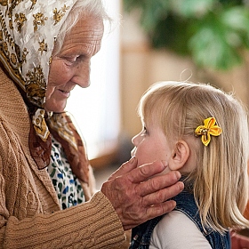 фотограф Михаил Пестрак. Фотография ""Бабушка и внучка""