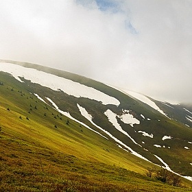 фотограф Ольга Коваленкова. Фотография "Майская Гемба, укутанная облаками и снегом"