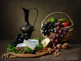 Натюрморт с камамбером и фруктами | Фотограф Ирина Приходько | foto.by фото.бай
