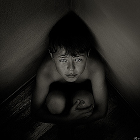 фотограф Яўген Sagin. Фотография "Я больше не буду. Сенькино детство."