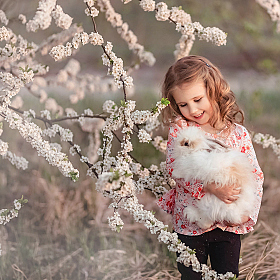 Девочка и кролик | Фотограф Марина Демченко | foto.by фото.бай
