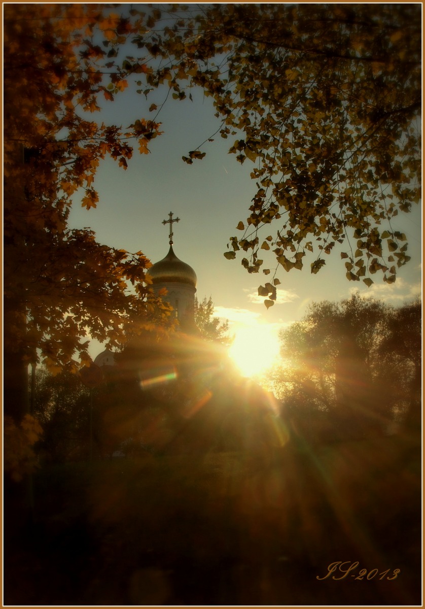 осень, храм и солнце | Фотограф Игорь Сафонов | foto.by фото.бай
