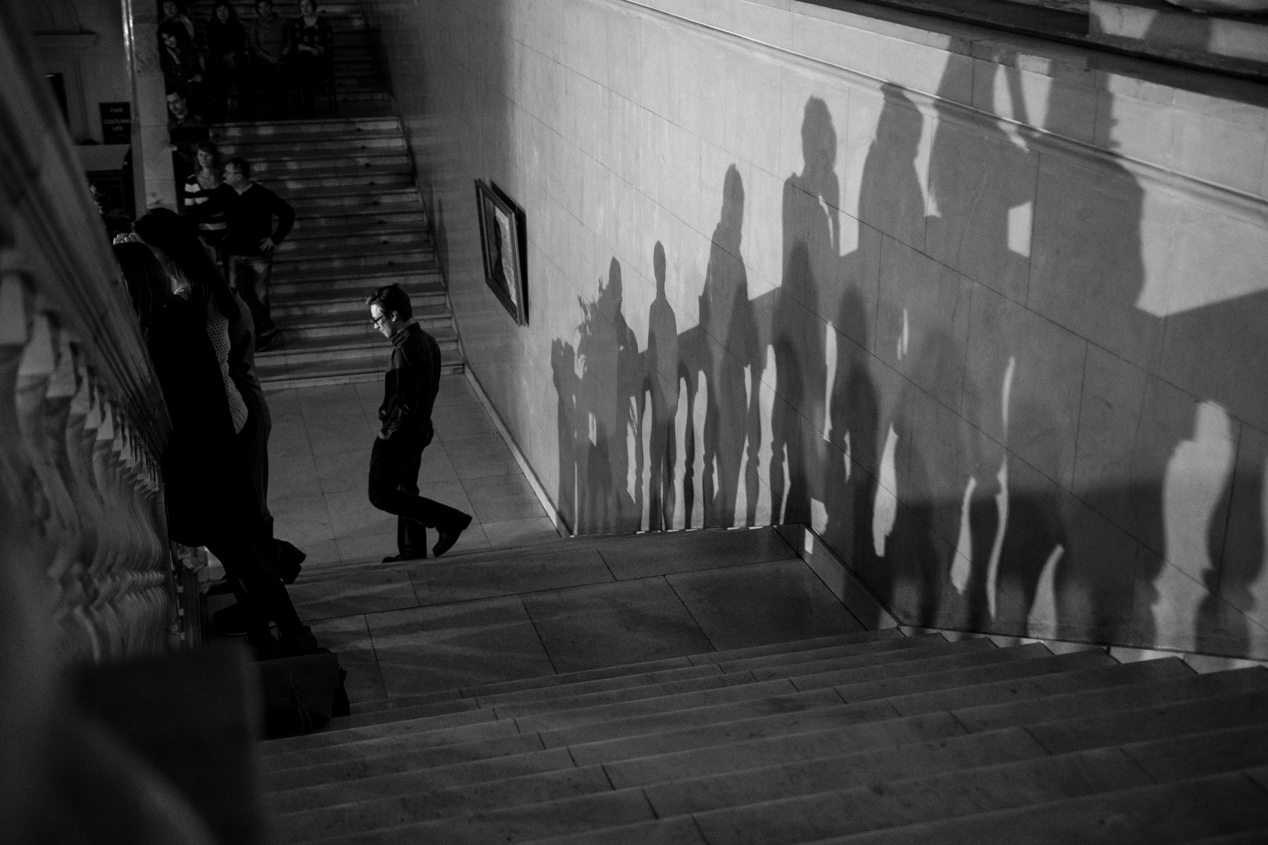 Между людьми и тенями. | Фотограф Егор Бабий | foto.by фото.бай