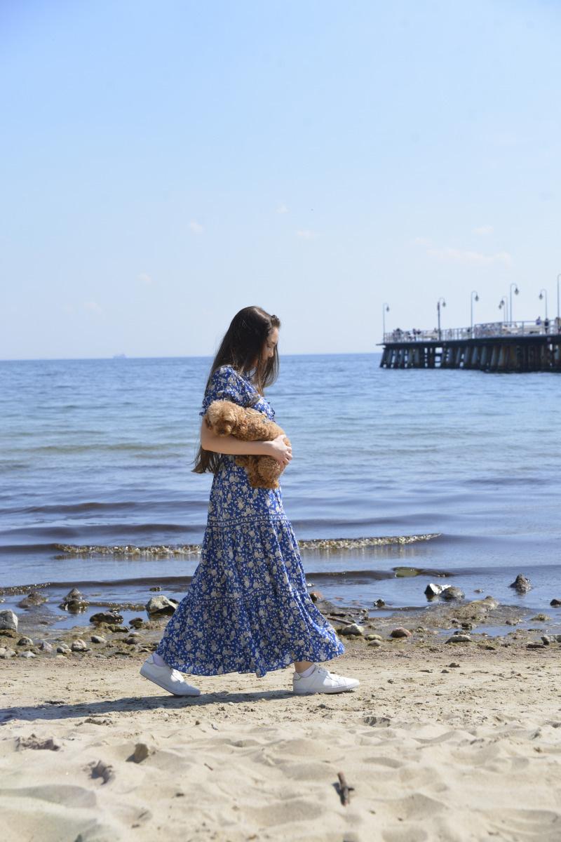 прогулка по морю с пуделем в руках | Фотограф Alena Passiouk | foto.by фото.бай