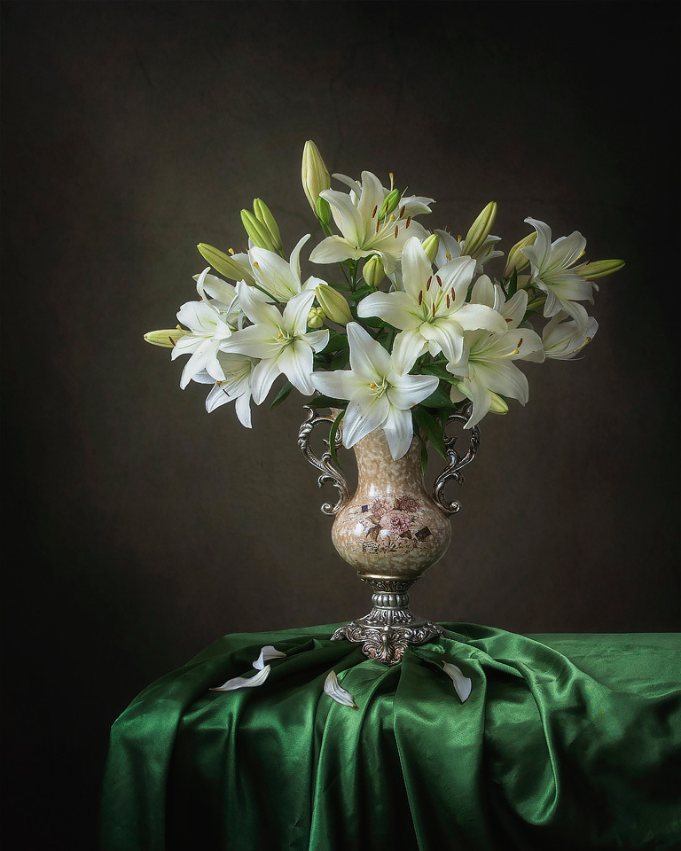 Натюрморт с белыми лилиями | Фотограф Ирина Приходько | foto.by фото.бай