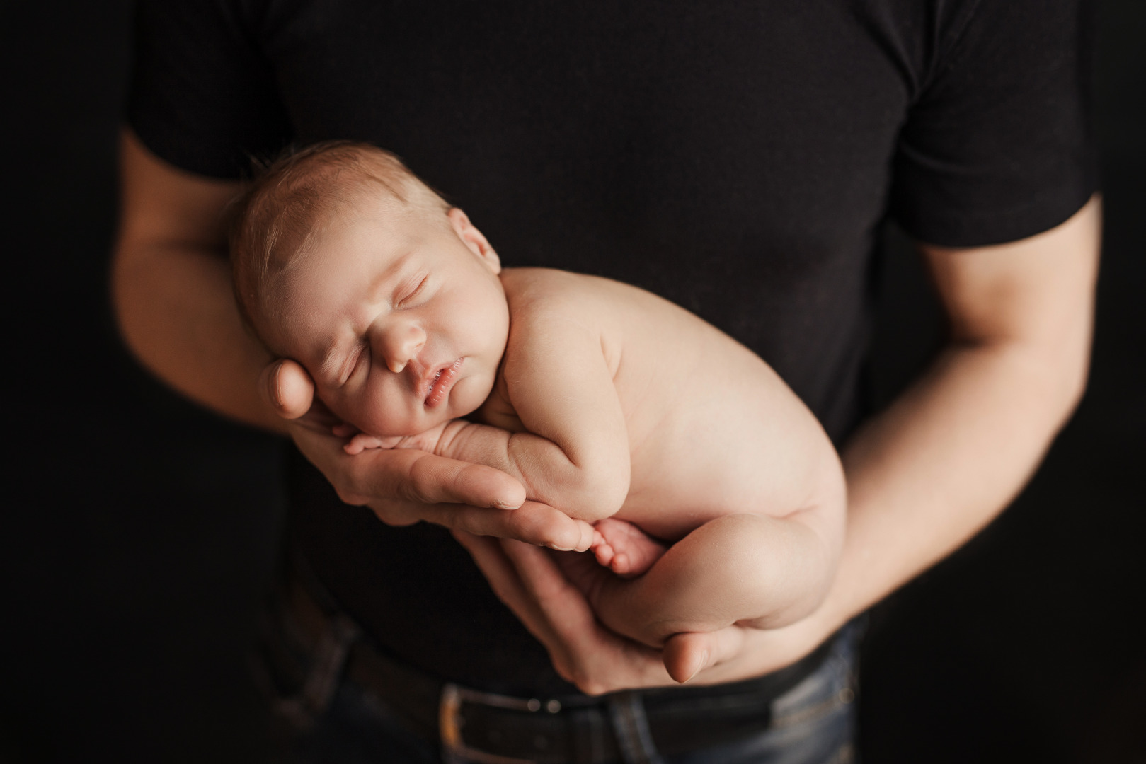 Приснился младенец на руках. Видеть во сне малыша держать на руках. Сонник ребенок на руках. Сонник младенец на руках мальчик.