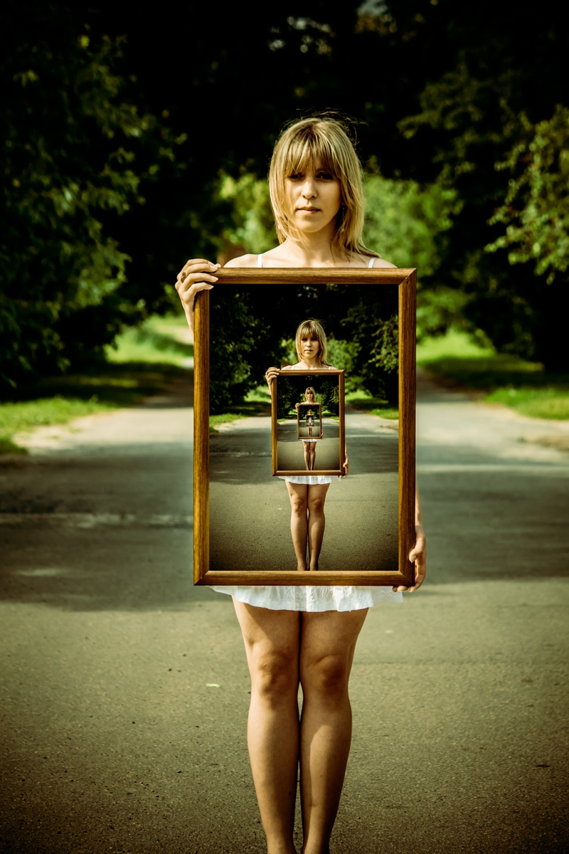 Девушка с рамкой | Фотограф Дмитрий Гусалов | foto.by фото.бай