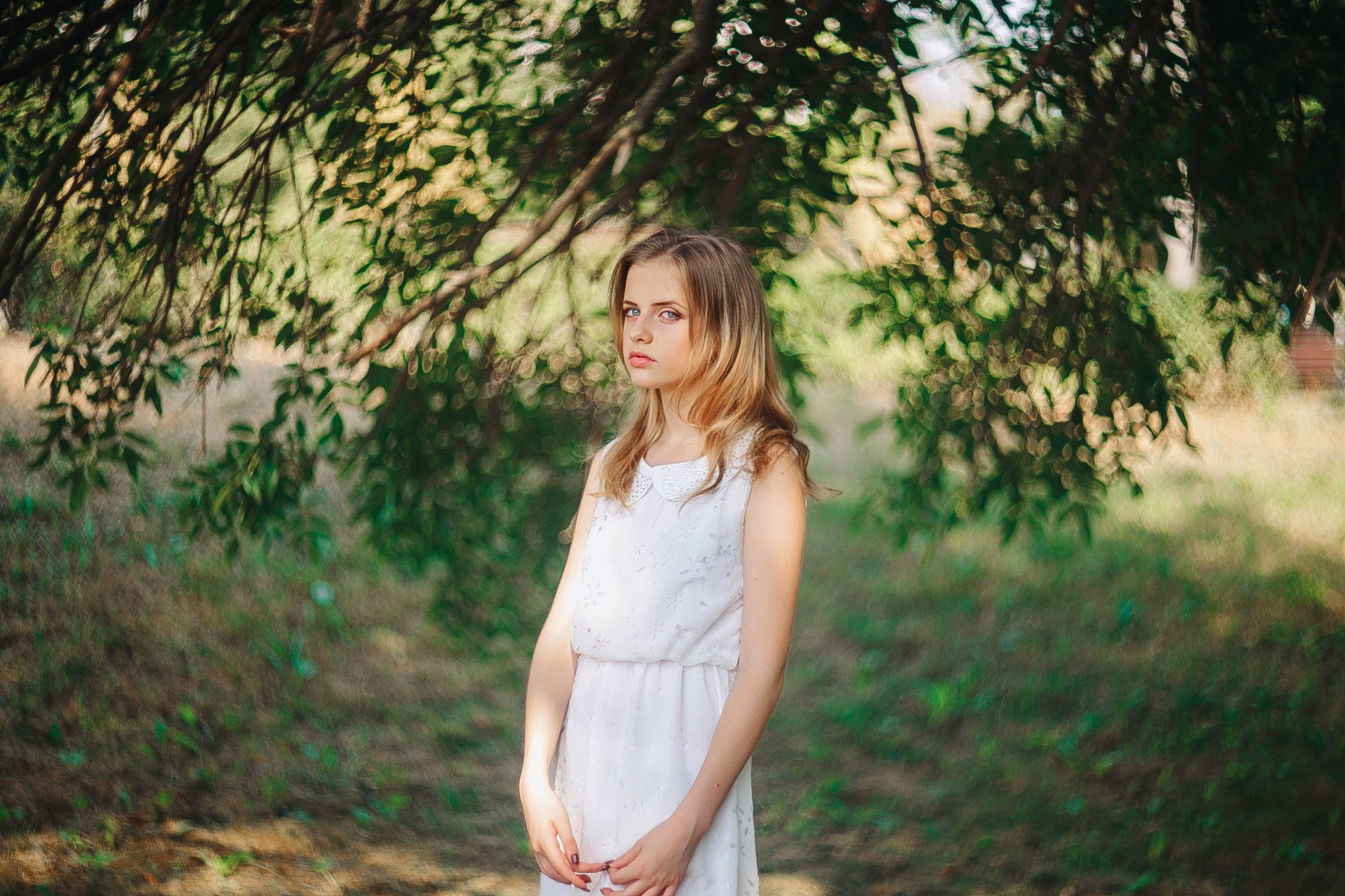 Девочка в саду | Фотограф Артур Язубец | foto.by фото.бай