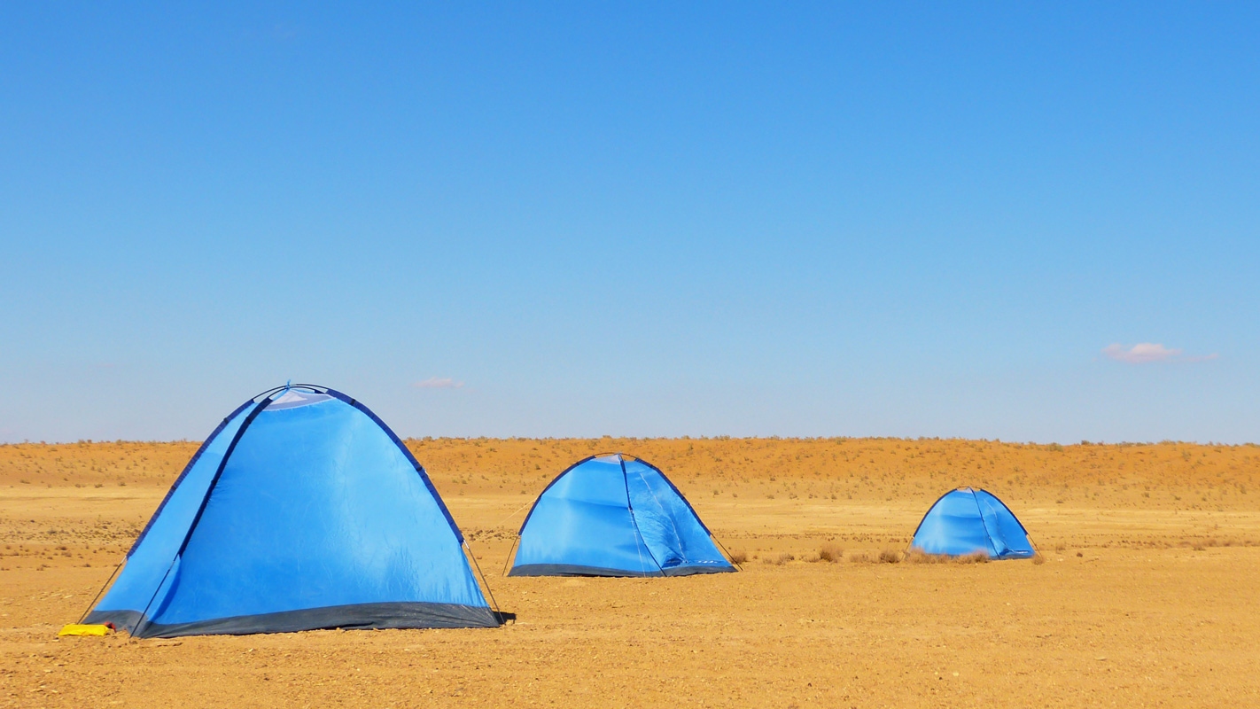 Три палатки в пустыне