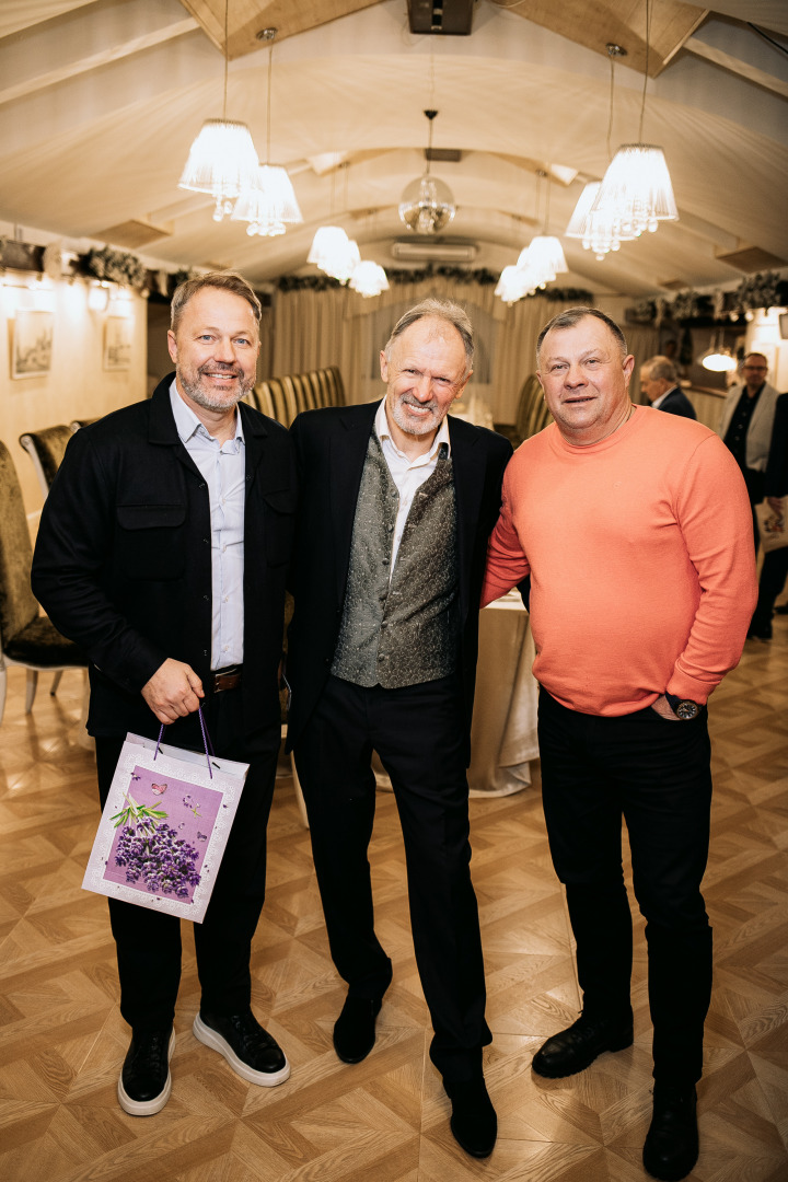 Фотограф в Минске - семейный, свадебный, репортажный фотограф. Фотосъёмка крещения, дня рождения, юбилея, венчания, корпоратива в Минске., фотография от 26.11.2025