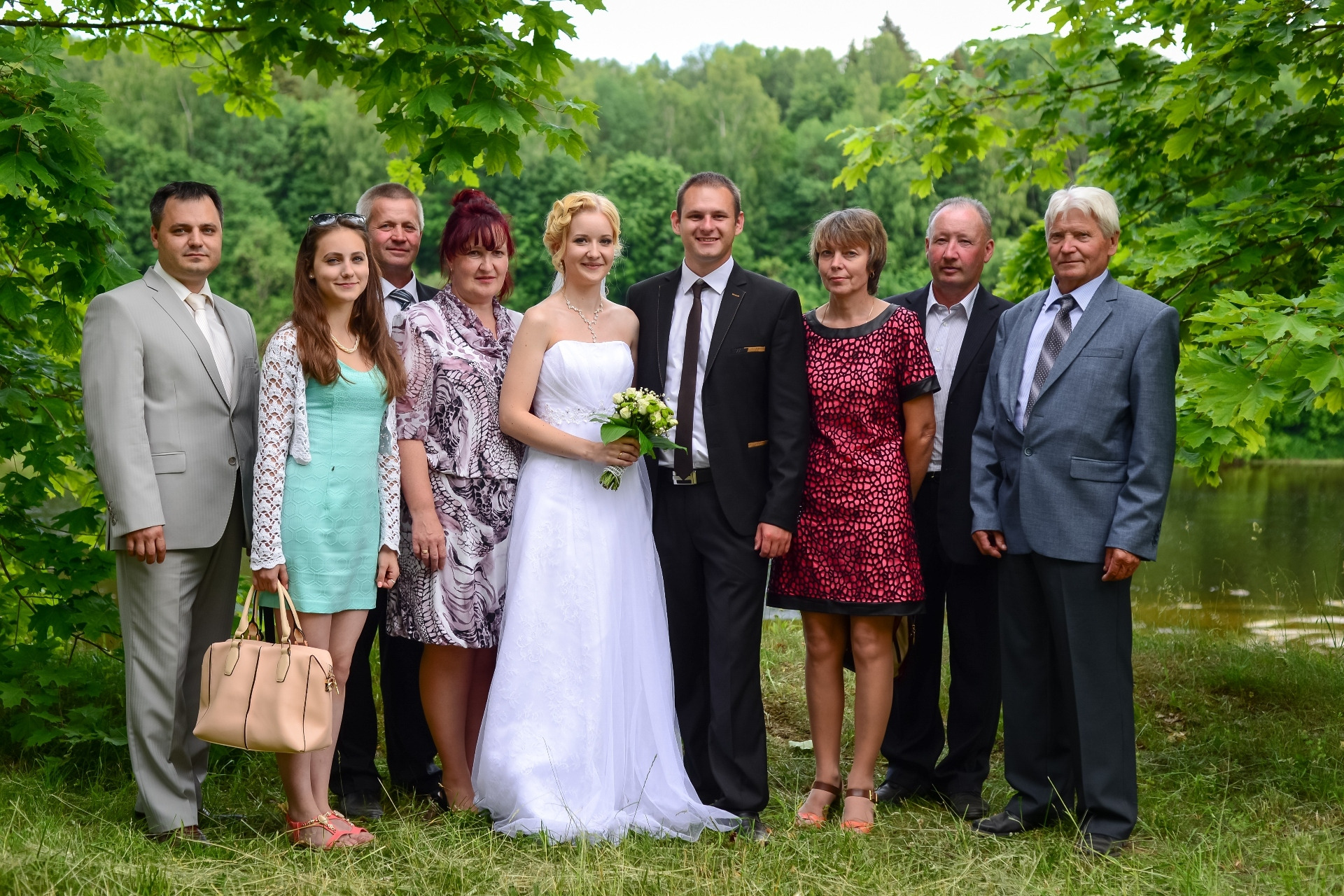Свадебные фотографии с гостями и родителями