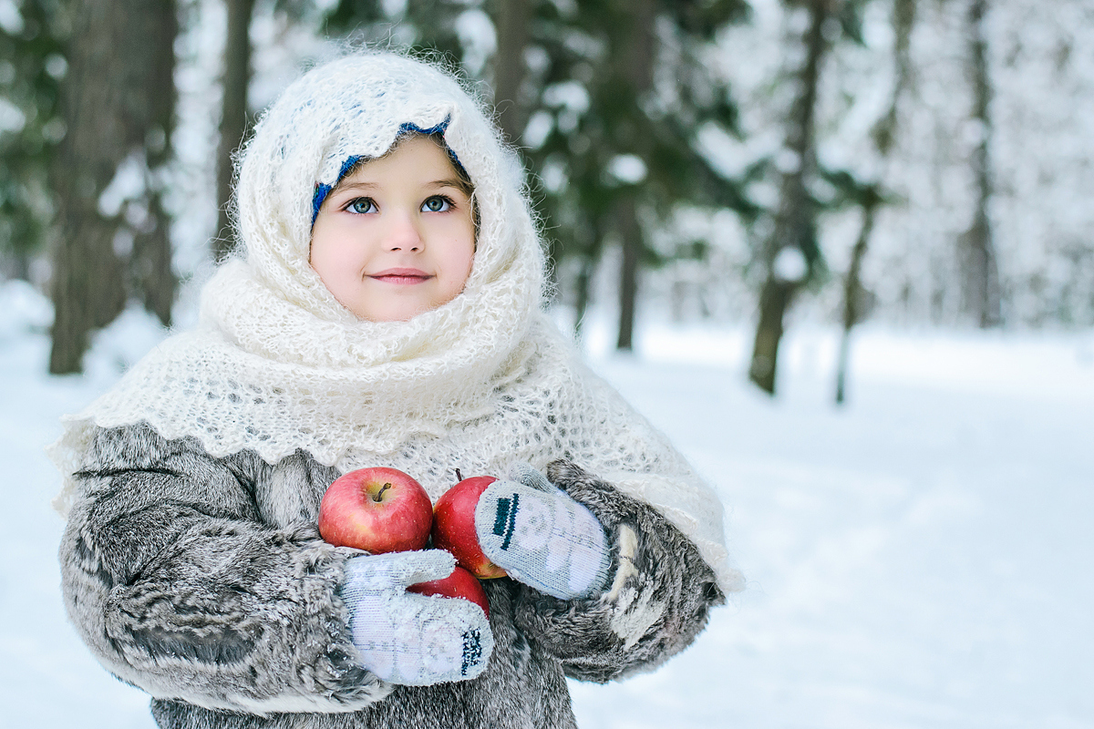 Девочка и яблоки | Фотограф Анна Кузьма | foto.by фото.бай
