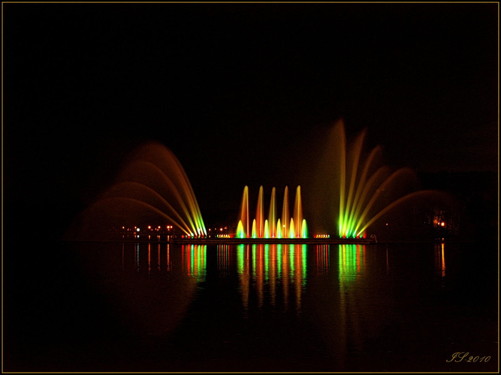 фонтан на воде | Фотограф Игорь Сафонов | foto.by фото.бай