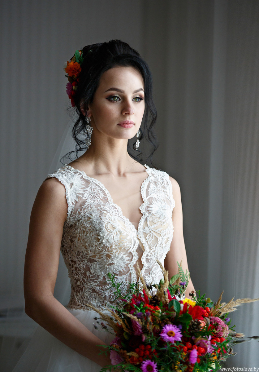 портрет невесты у окна | Фотограф Вячеслав ШахГусейнов | foto.by фото.бай