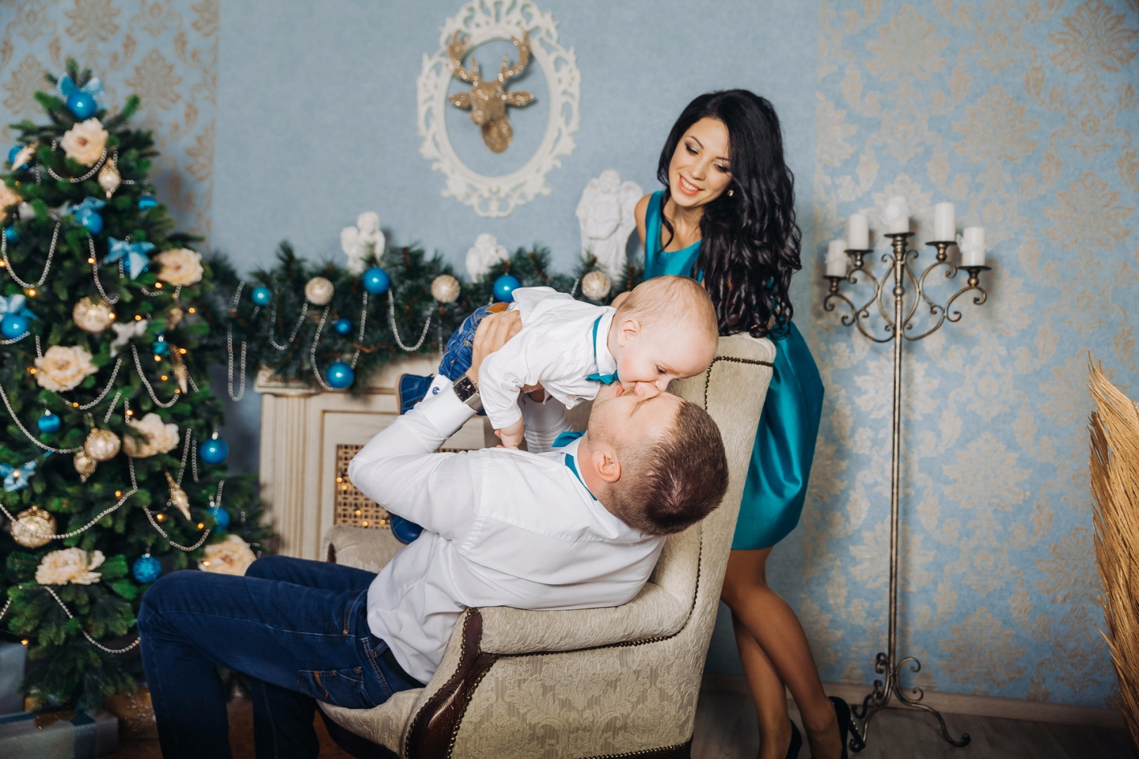 Новогодняя семейная фотосессия с маленьким ребенком