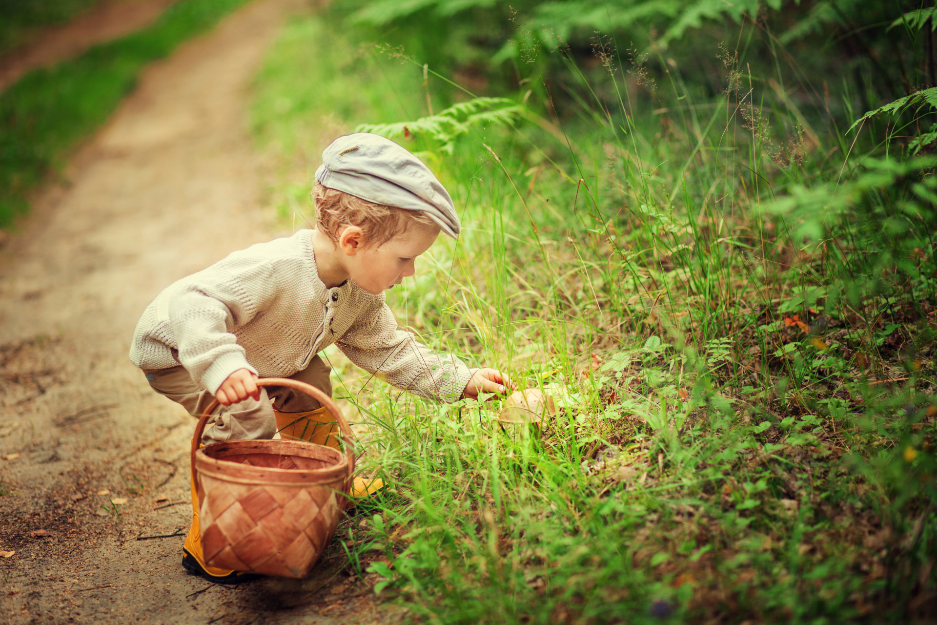 Фото мальчик в деревне у бабушки