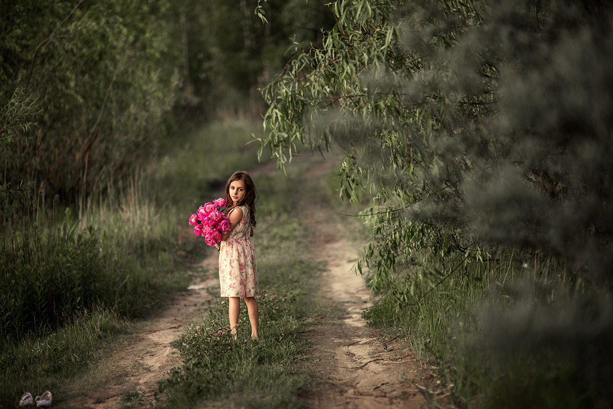 Девочка с пионами | Фотограф Янина Гришкова | foto.by фото.бай