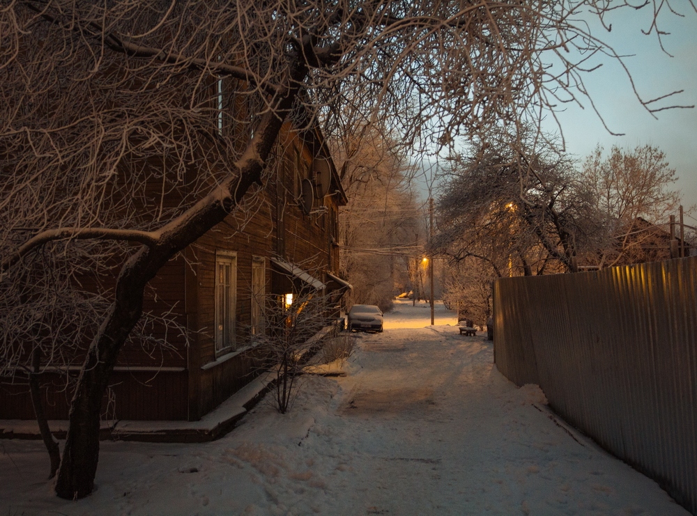 Утро в старом районе города | Фотограф Николай Никитин | foto.by фото.бай