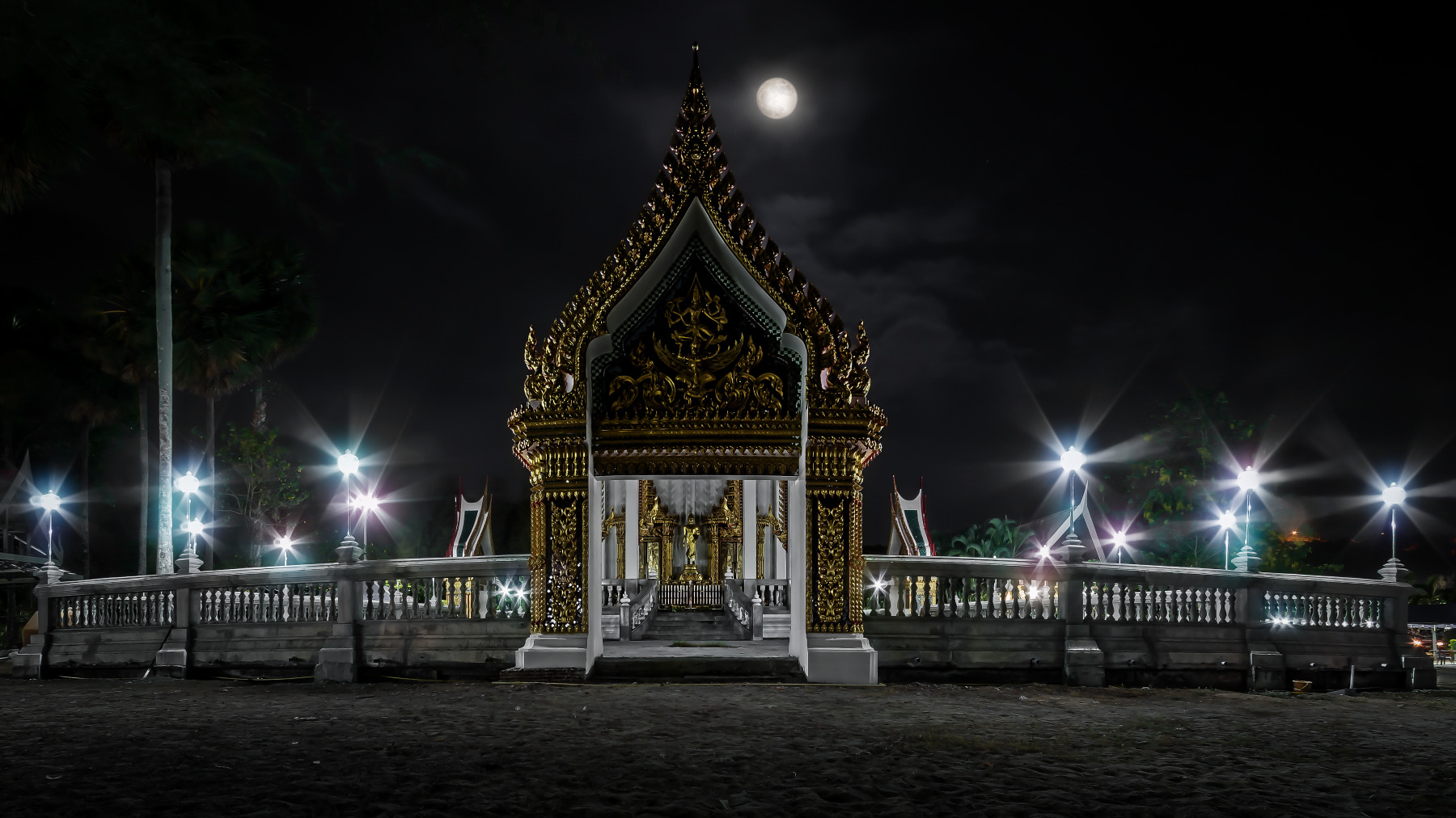 Ночь в храме | Фотограф Олег Фролов | foto.by фото.бай