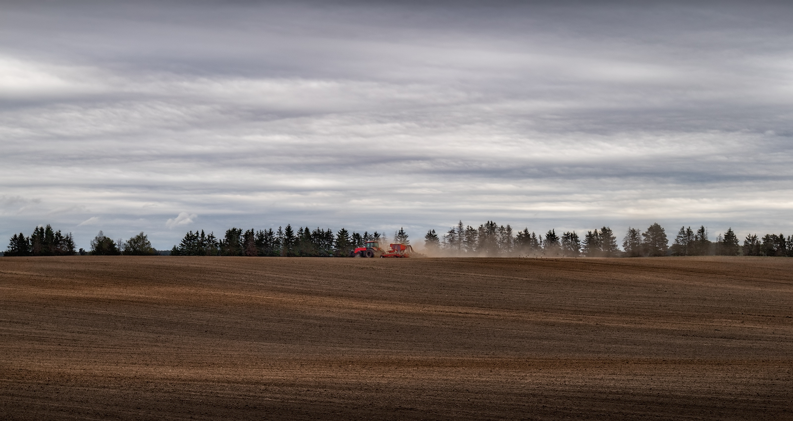 Про трактор в поле | Фотограф Сергей Шабуневич | foto.by фото.бай