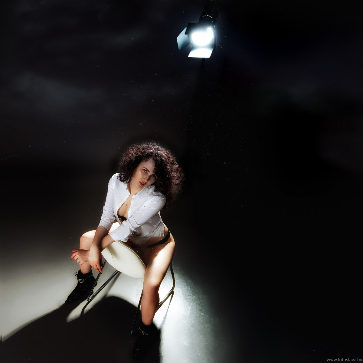 Девушка в студии | Фотограф Вячеслав ШахГусейнов | foto.by фото.бай