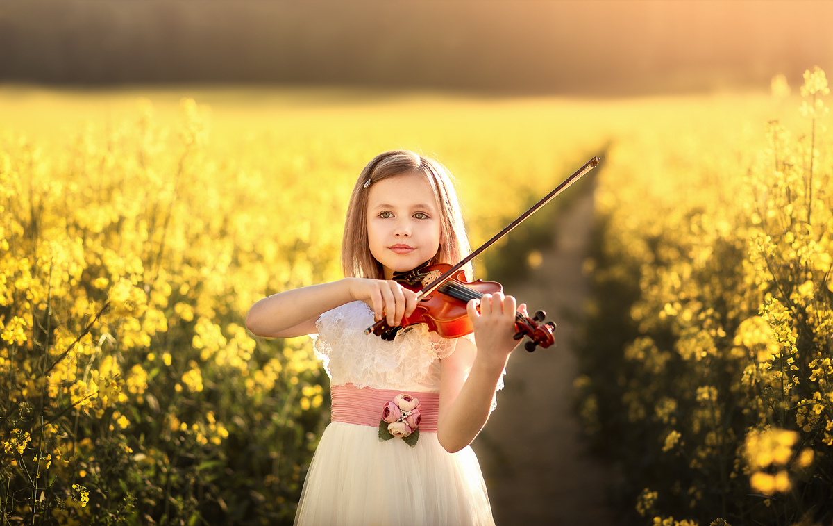 Девочка скрипачка. Девушки со скрипкой. Скрипка для детей. Девочка со скрипкой. Фотосессия со скрипкой.