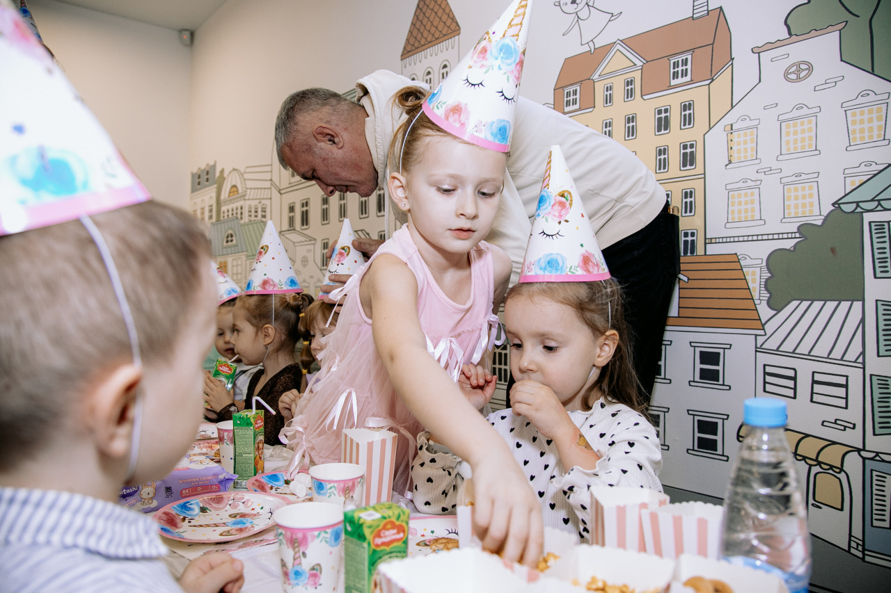 Фотограф в Минске - семейный, свадебный, репортажный фотограф. Фотосъёмка крещения, дня рождения, юбилея, венчания, корпоратива в Минске., фотография от 20.12.2025