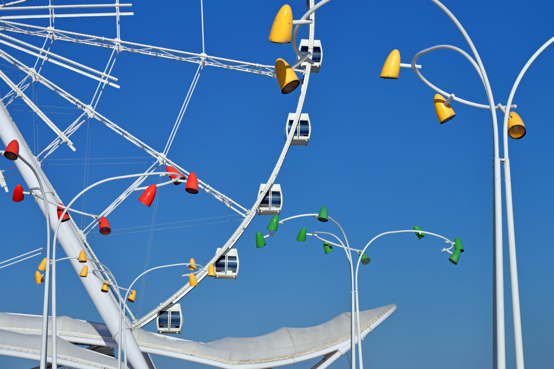 Фонари и колесо | foto.by фото.бай