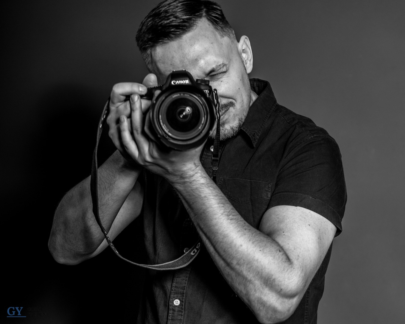 вспомнилась мужской портрет фотографа с прицелом гильзой снять