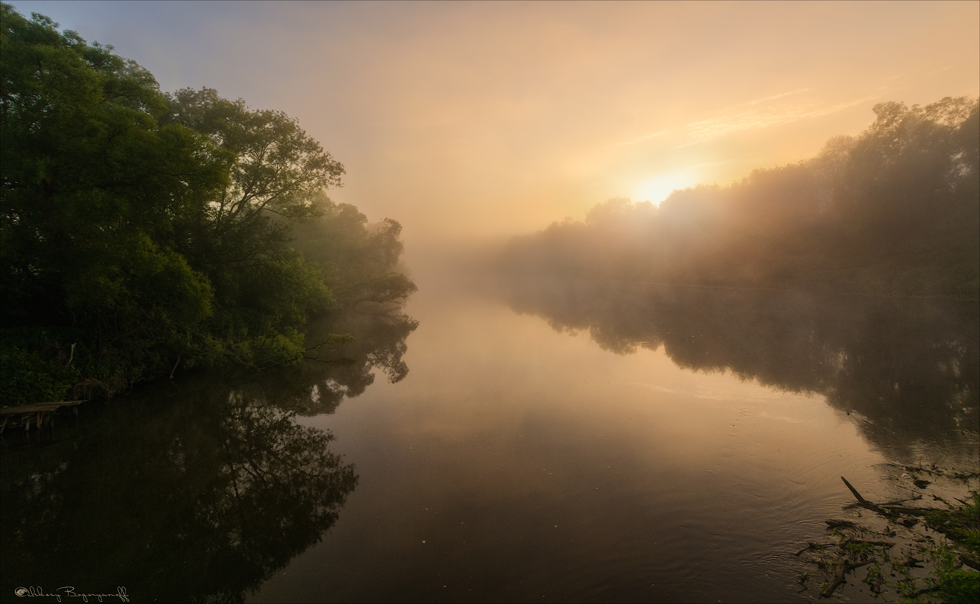 Рассвет на реке. | Фотограф Алексей Богорянов | foto.by фото.бай