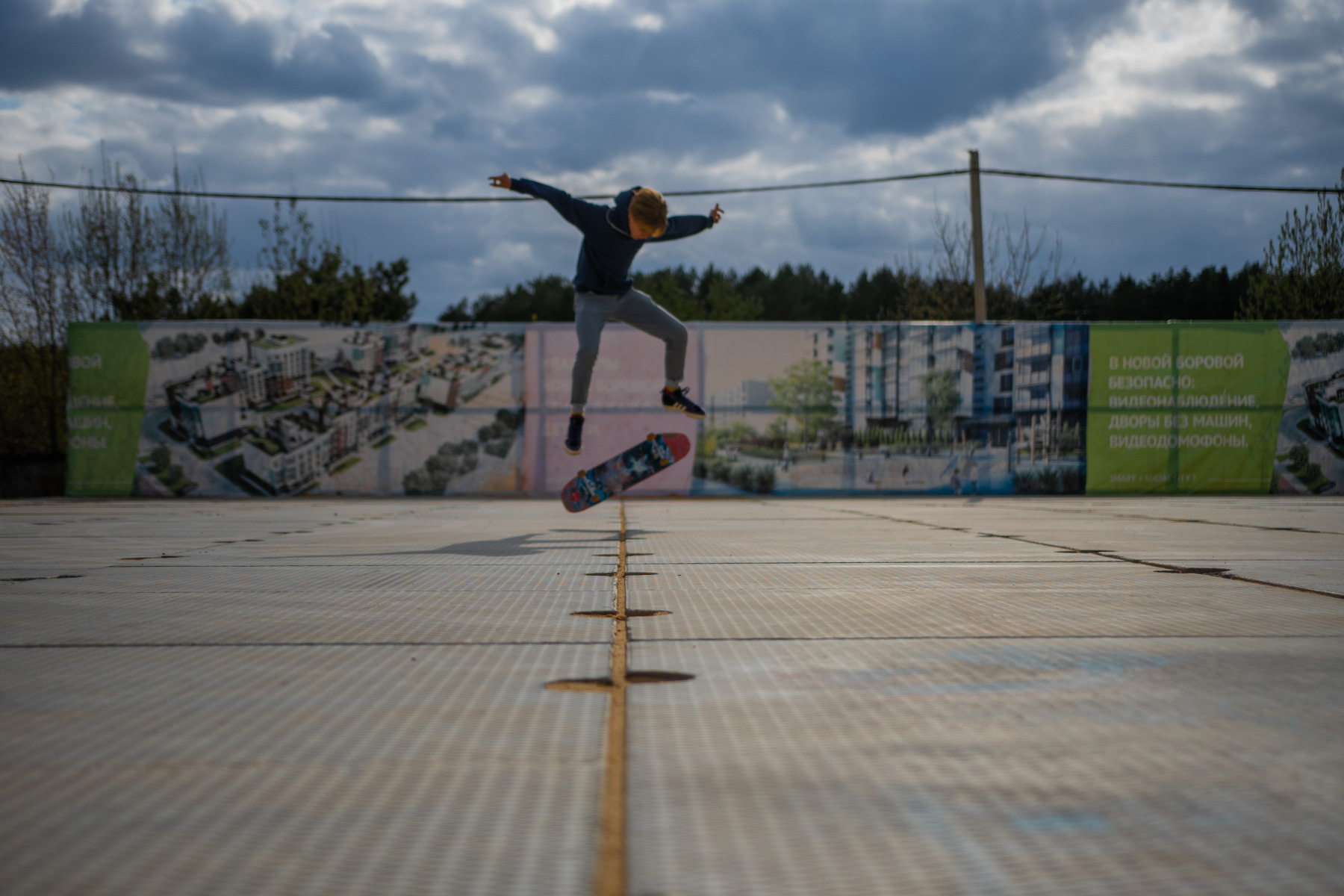 Мальчик со скейтом, которого я нашёл на улице | Фотограф Евгений Лавышик | foto.by фото.бай