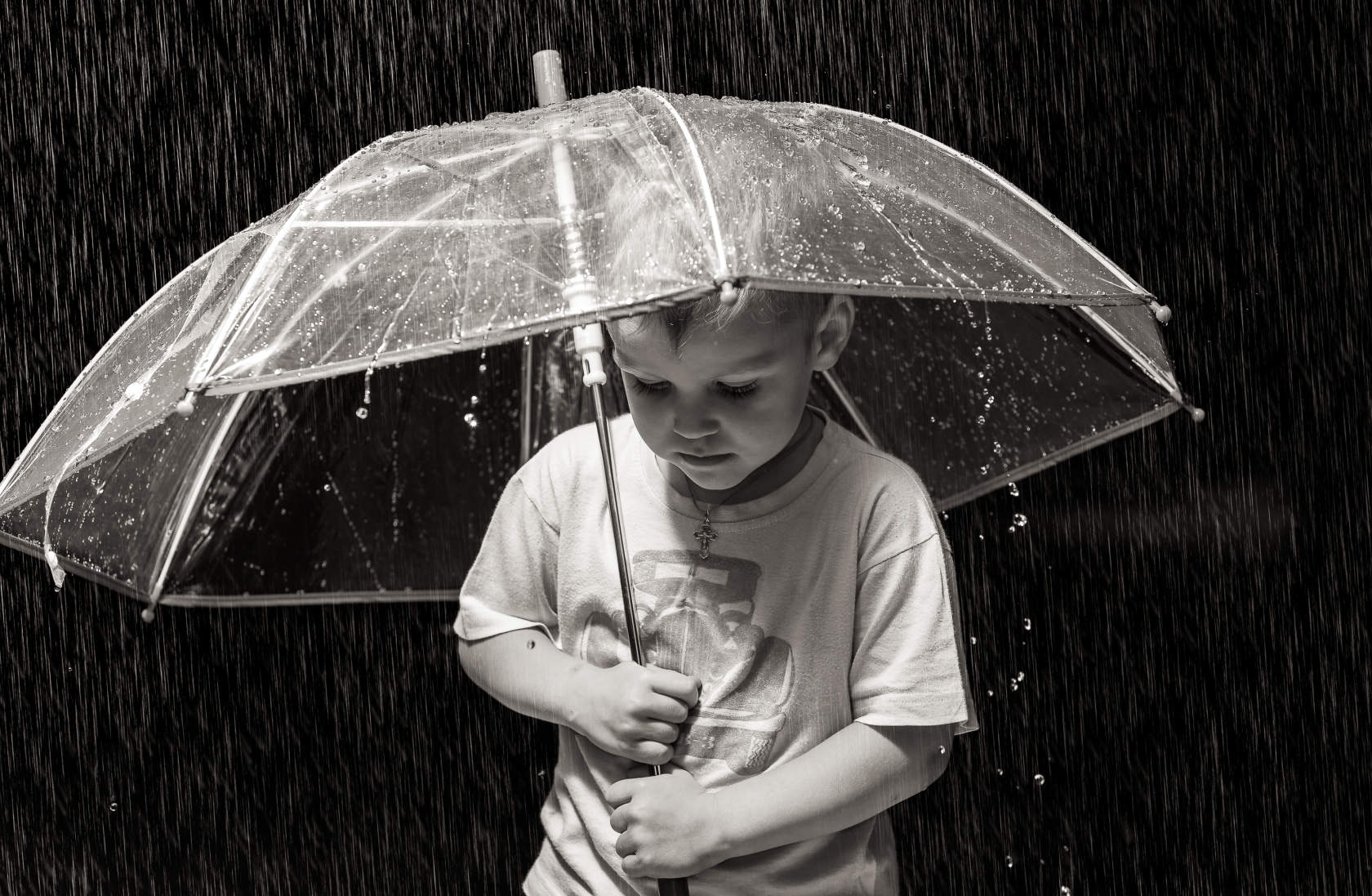 Мальчик с зонтом