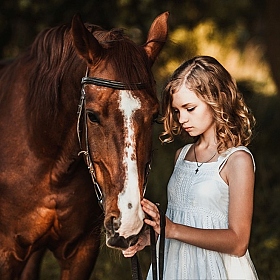 фотограф Юлия Пашкова. Фотография "девочка и лошадь"