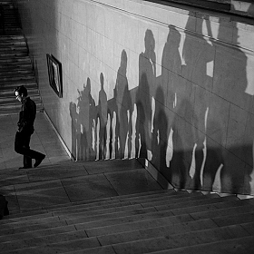 фотограф Егор Бабий. Фотография "Между людьми и тенями."