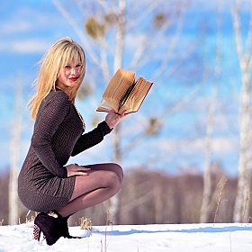 фотограф Максим Прокопович. Фотография "девушка с книгой"