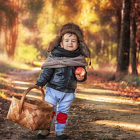 Мужичок с ноготок идет к бабулечке | Фотограф Tatsiana Latushko | foto.by фото.бай