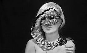 Девушка в маске | Фотограф Татьяна Шенец | foto.by фото.бай