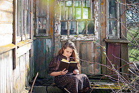 Девочка с книгой | Фотограф Елена Юрчик | foto.by фото.бай
