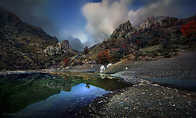 Изумрудное озерцо под склонами живописных гор | Фотограф Сергей Мельник | foto.by фото.бай