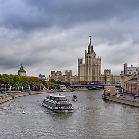 фотограф Edward Berelet. Фотография "По Москве-реке."