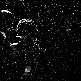 Молодожены под дождем | Фотограф Павел Помолейко | foto.by фото.бай