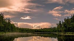 Штиль на безымянном лесном озере | Фотограф Евгений Небытов | foto.by фото.бай