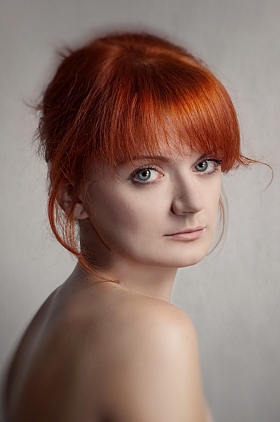 Портрет рыжей девушки с зелёными глазами | Фотограф Матвей Коршунов | foto.by фото.бай