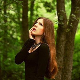 фотограф Jenet Bonishi. Фотография "girl in forest"